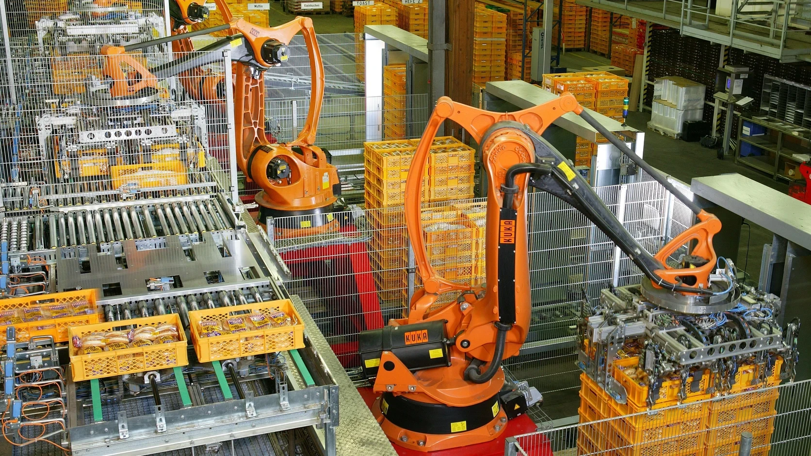 Robotic palletizing line in an automated factory